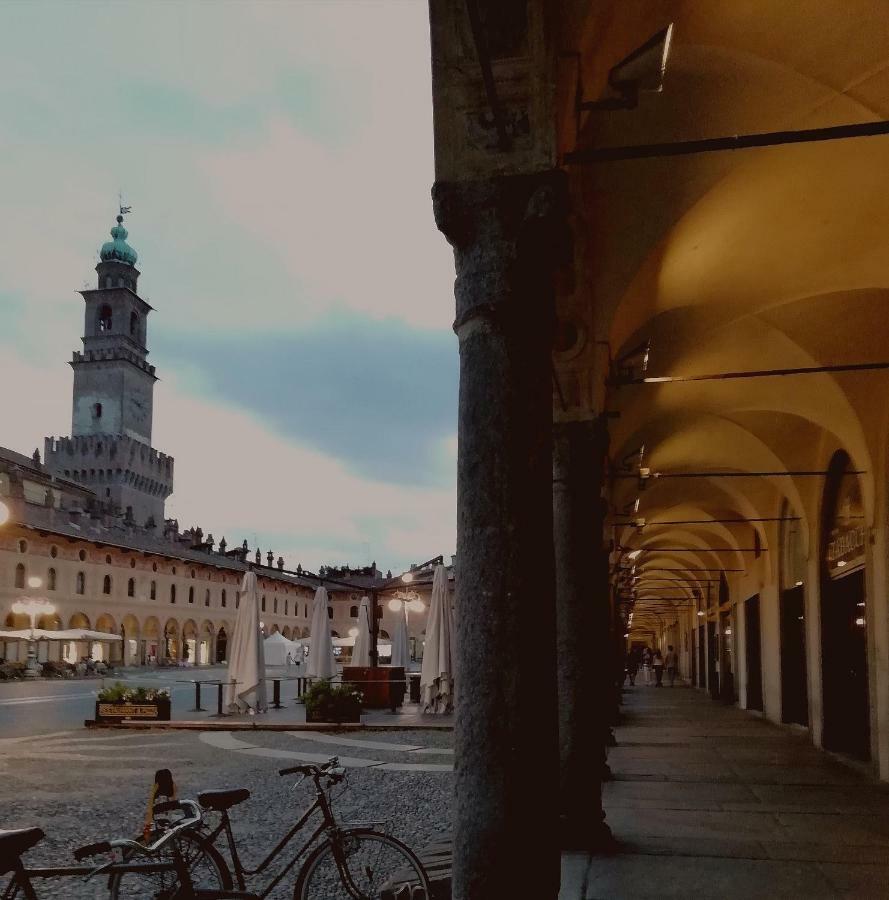 La Via Per Milano Hotell Vigevano Eksteriør bilde